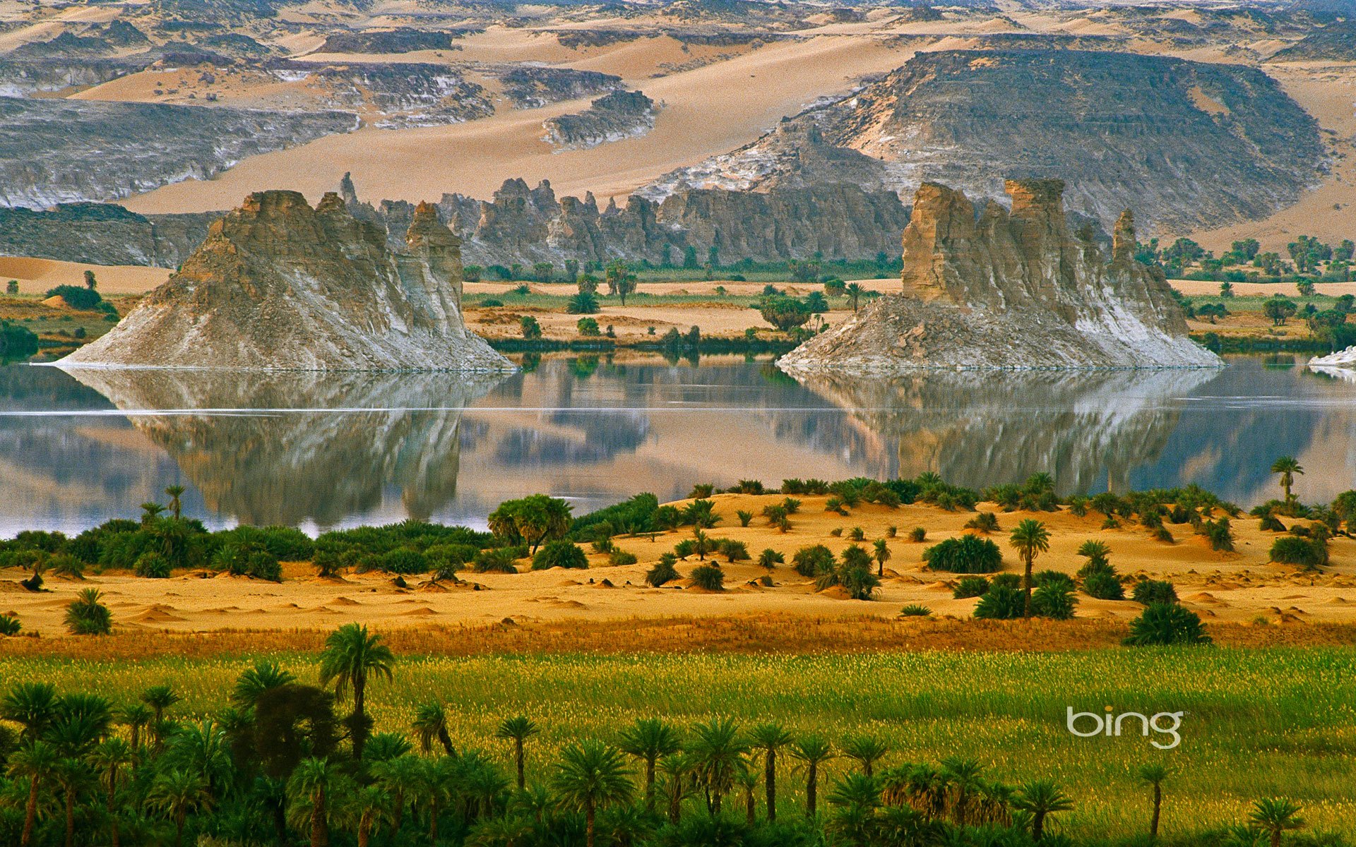 ounianga serir nord du tchad afrique montagnes lac rivière île palmiers rochers