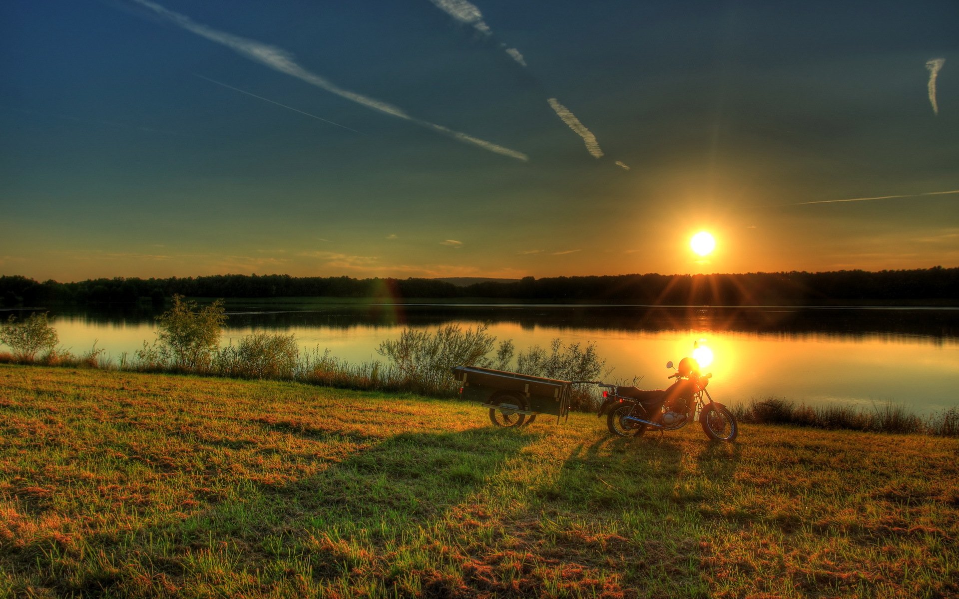 alba tramonto fiume germania assia raggi di luce sole natura foto