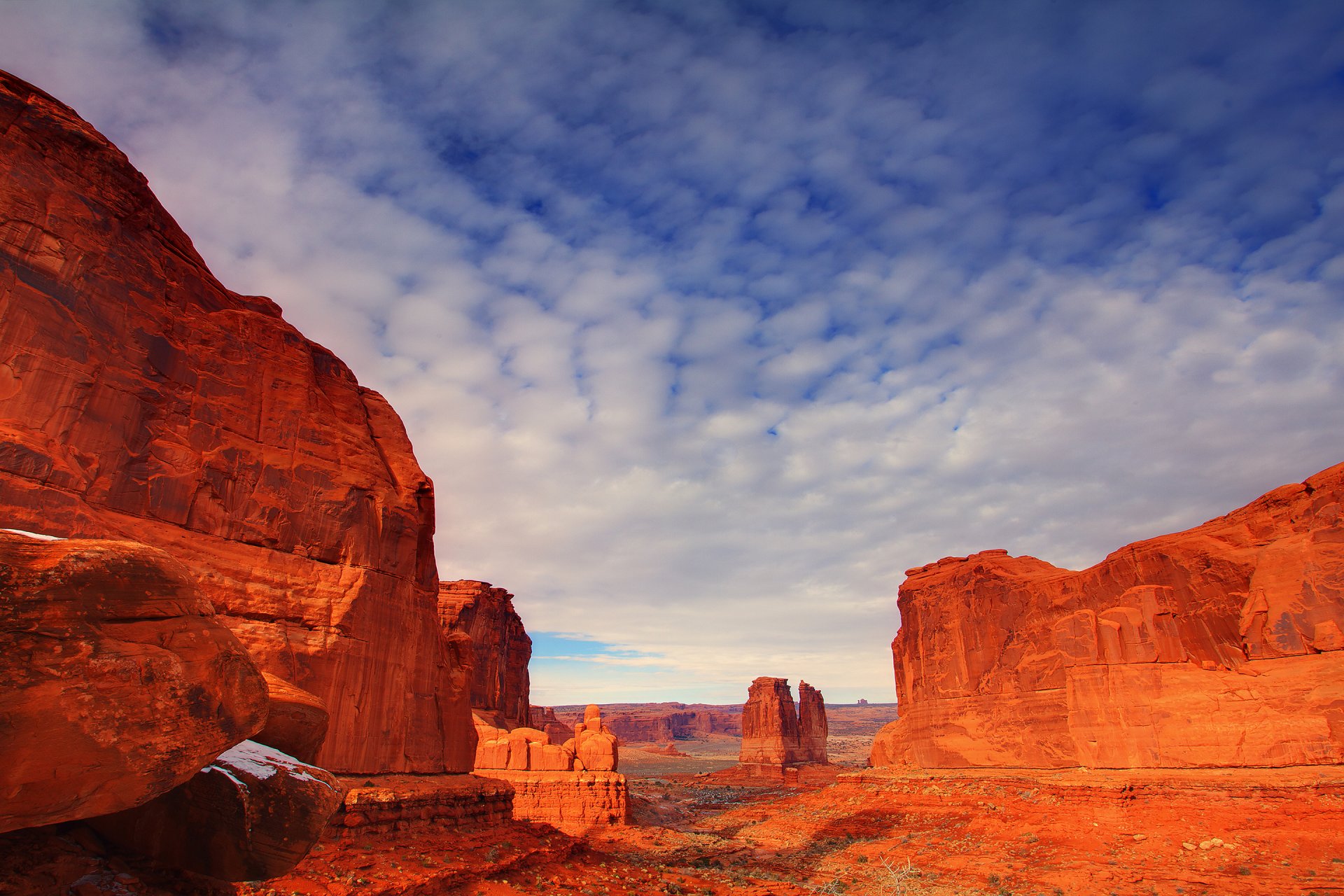 arches parc national états-unis montagnes roches pierres ciel nuages