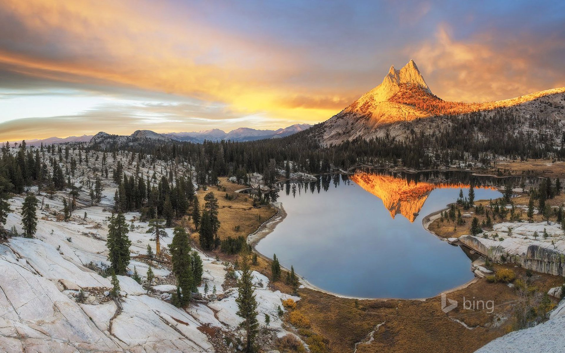 parc national de yosemite sierra nevada états-unis montagnes lac arbres ciel nuages coucher de soleil hiver neige pic