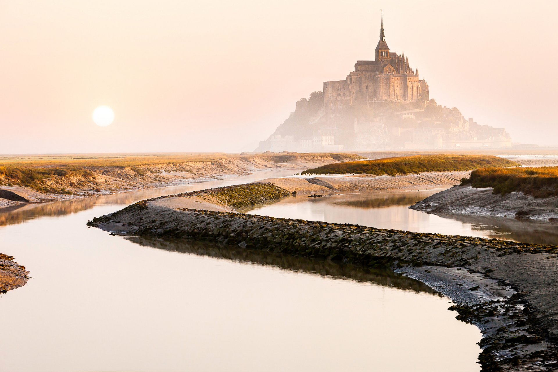 francja miasto twierdza mont saint-michel rano słońce