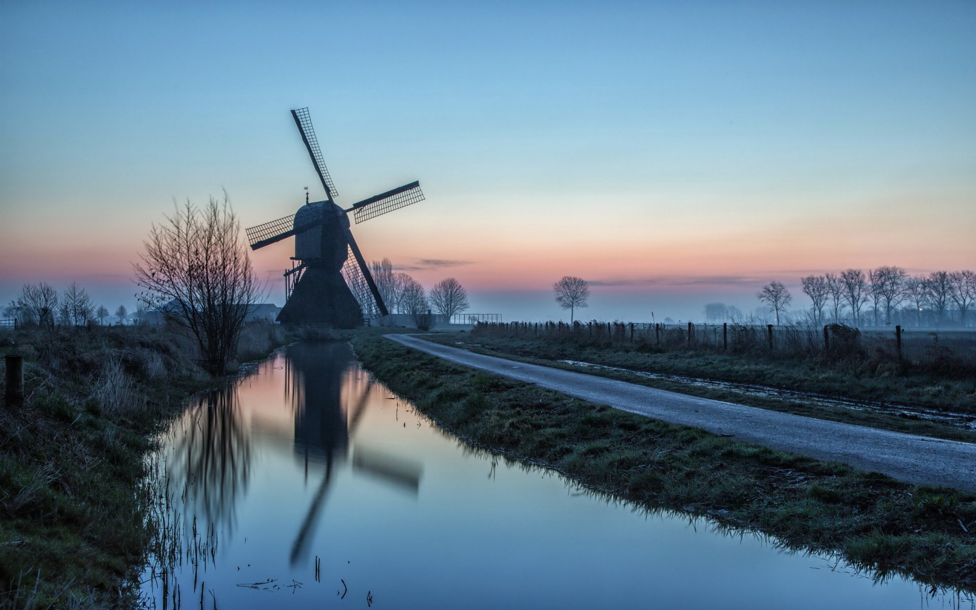 matin route moulin canal paysage