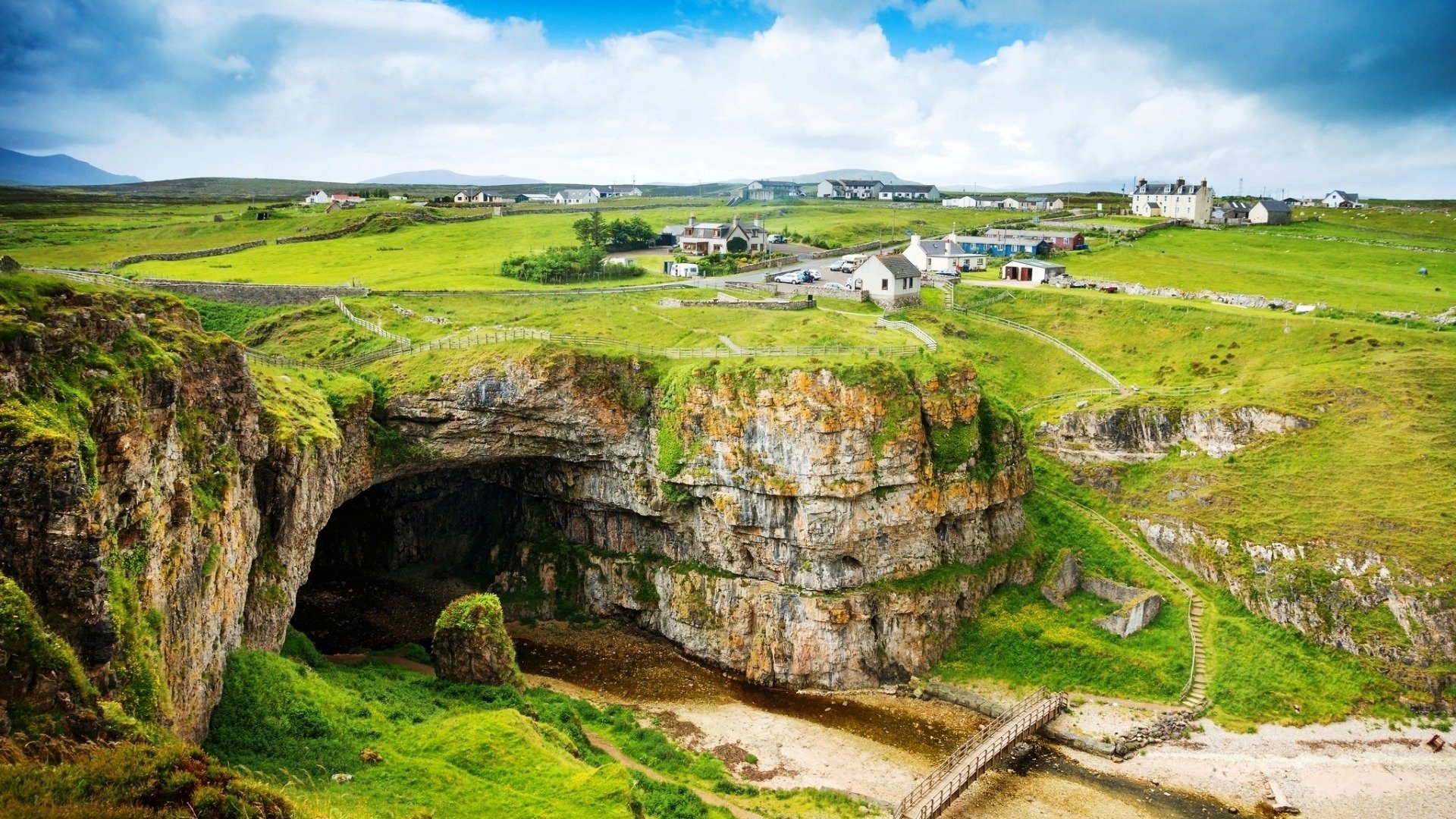 grün schottland landschaft berge dorf himmel foto