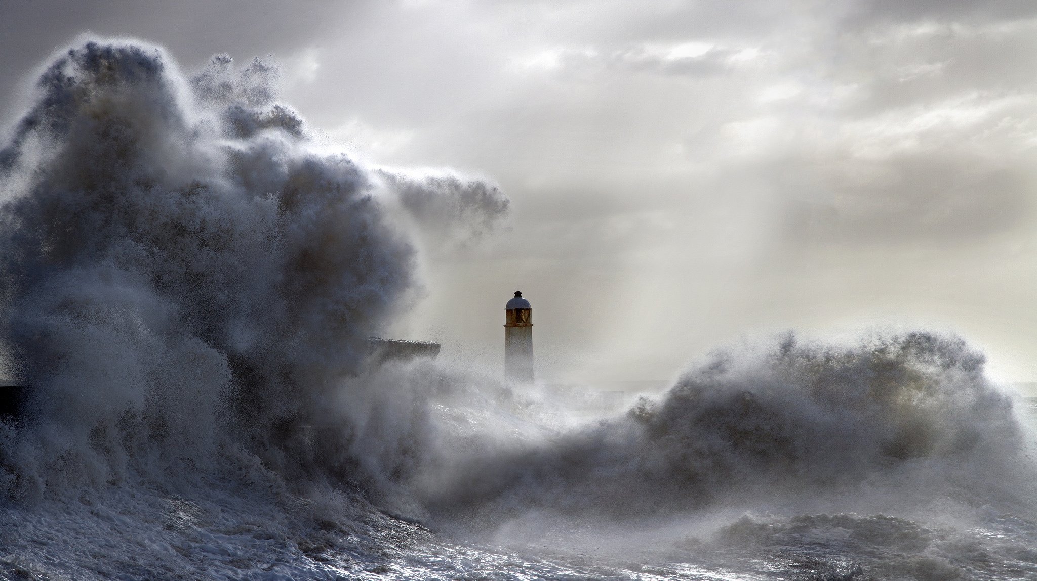 faro mare onda paesaggio