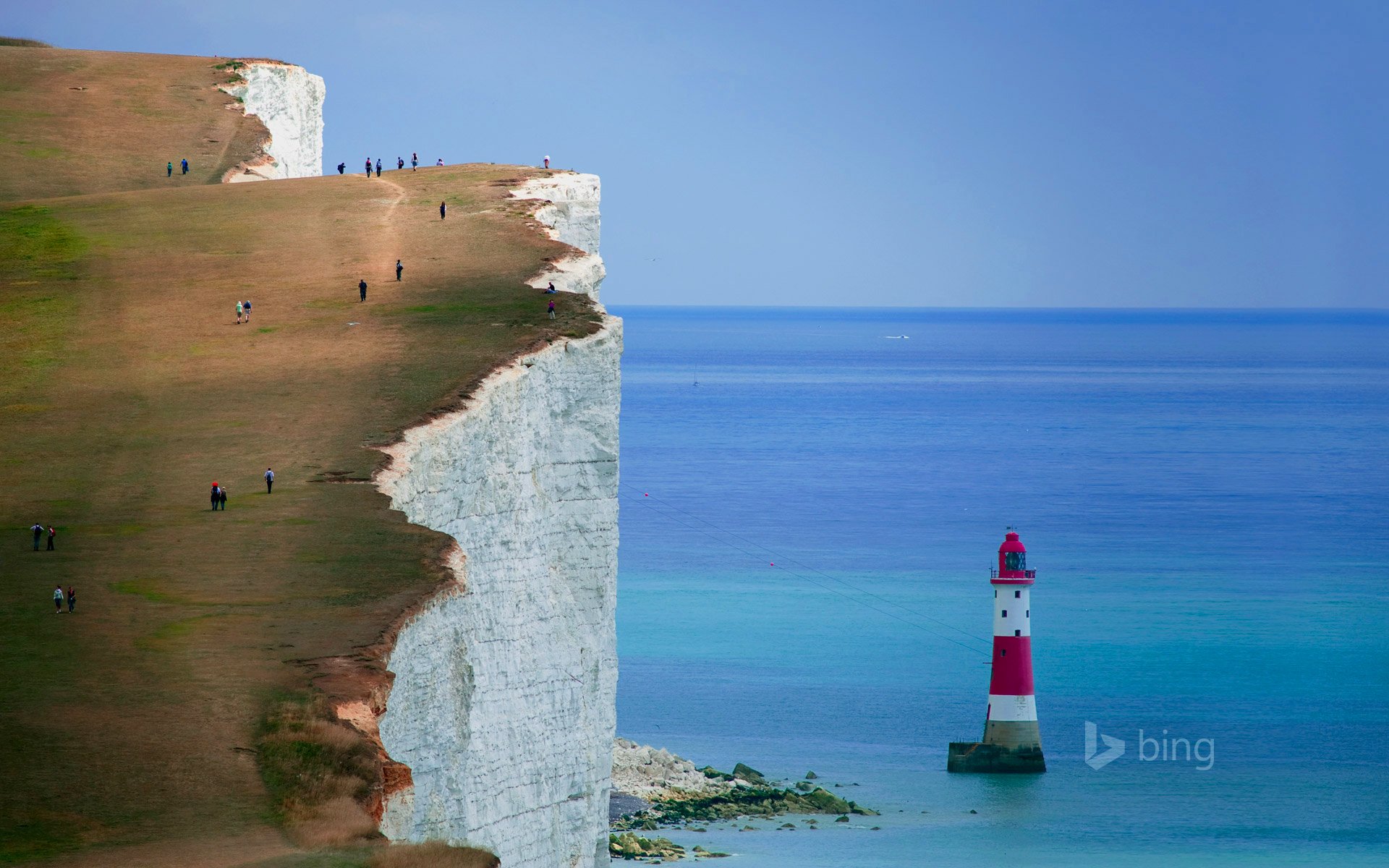 sussex anglia skała urwisko ludzie morze latarnia morska niebo