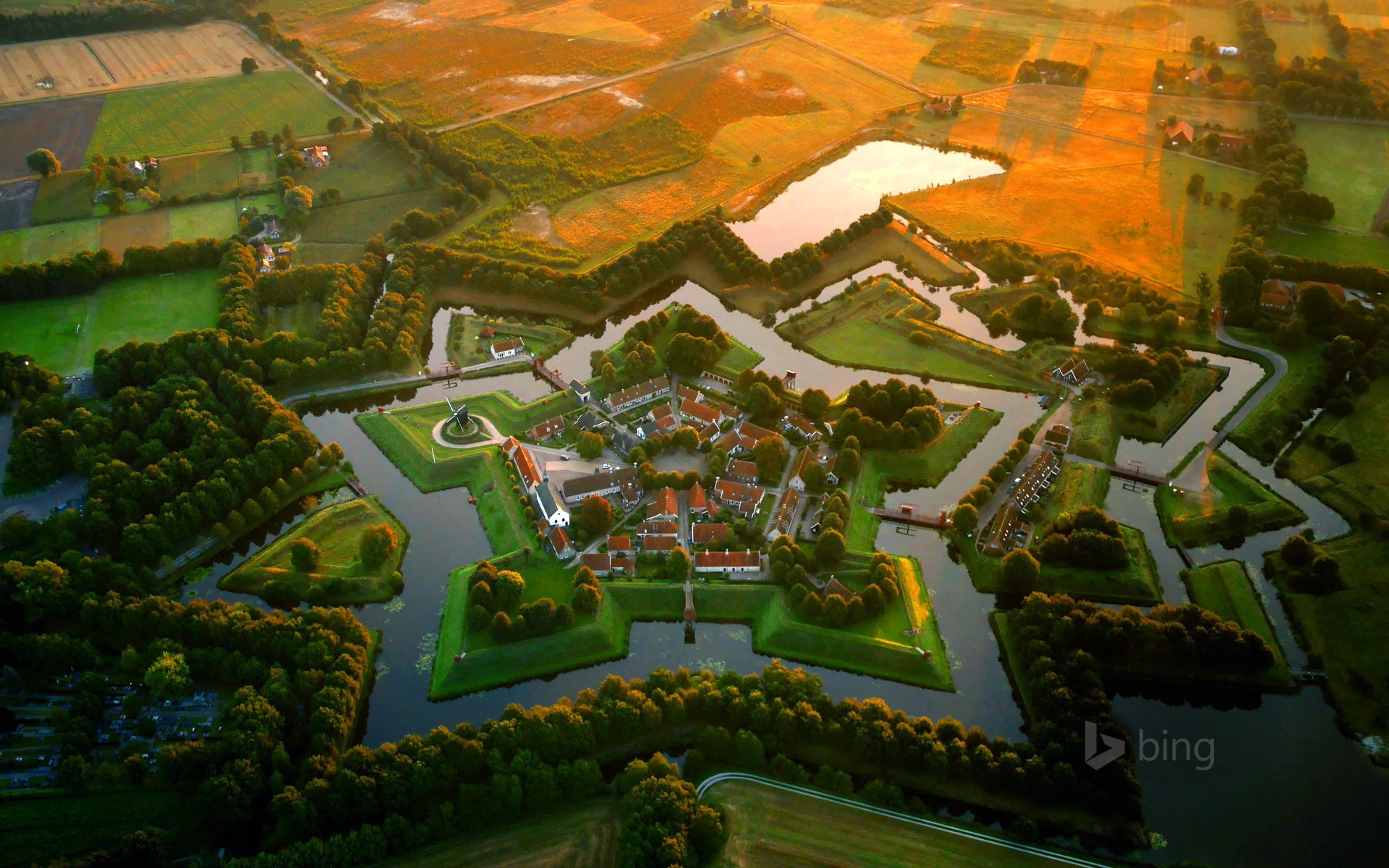 bourtange niederlande fort museum stern graben wasser stärkung häuser