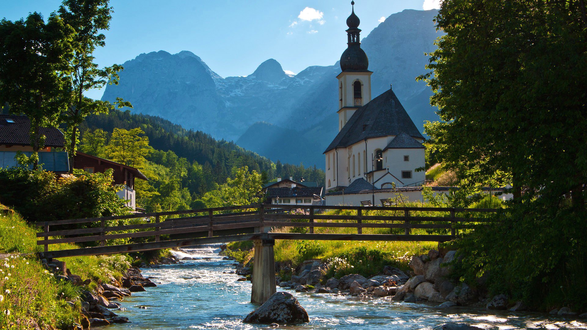 himmel berge fluss brücke bäume kirche