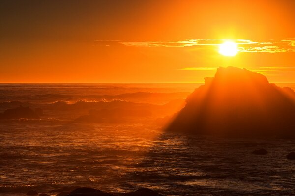 Sturm am Meer bei Sonnenuntergang