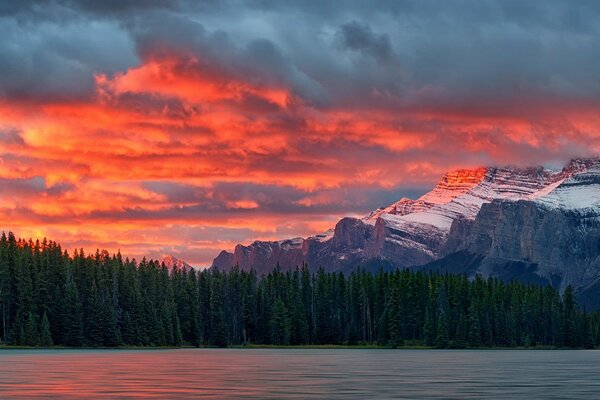 Tramonto del Parco Nazionale di Banff