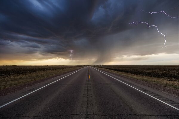 Nubes de tormenta en Estados Unidos, relámpagos