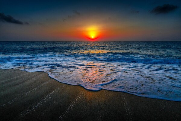Słońce za horyzont Oceanu