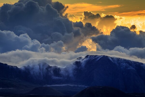 Mountain landscape, clouds on top of halikala