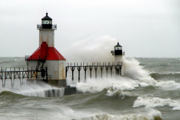 Sea waves at the lighthouse