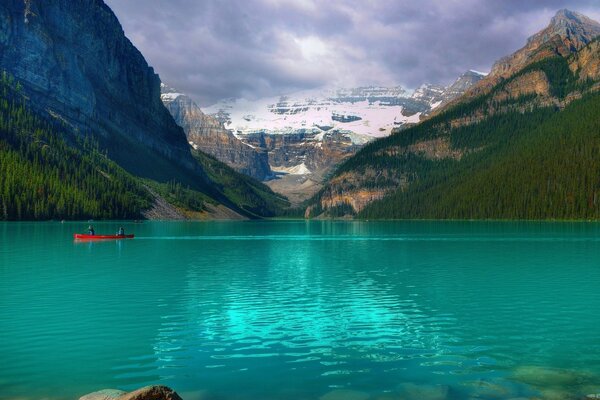 Jezioro ma bardzo piękny kolor