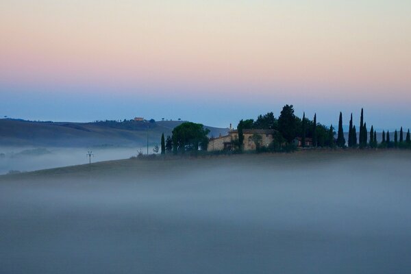 Italiens Himmel im Morgennebel