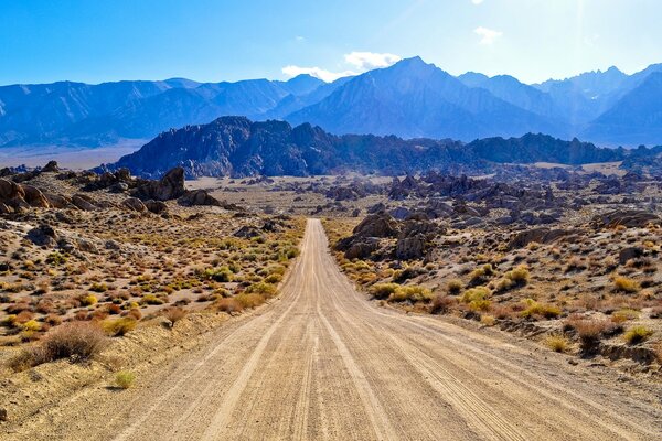 The road leading to the blue mountains