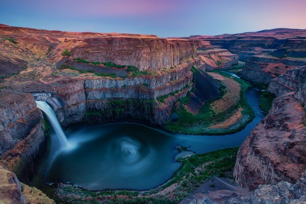 Washington mit Wasserfall Computergrafik