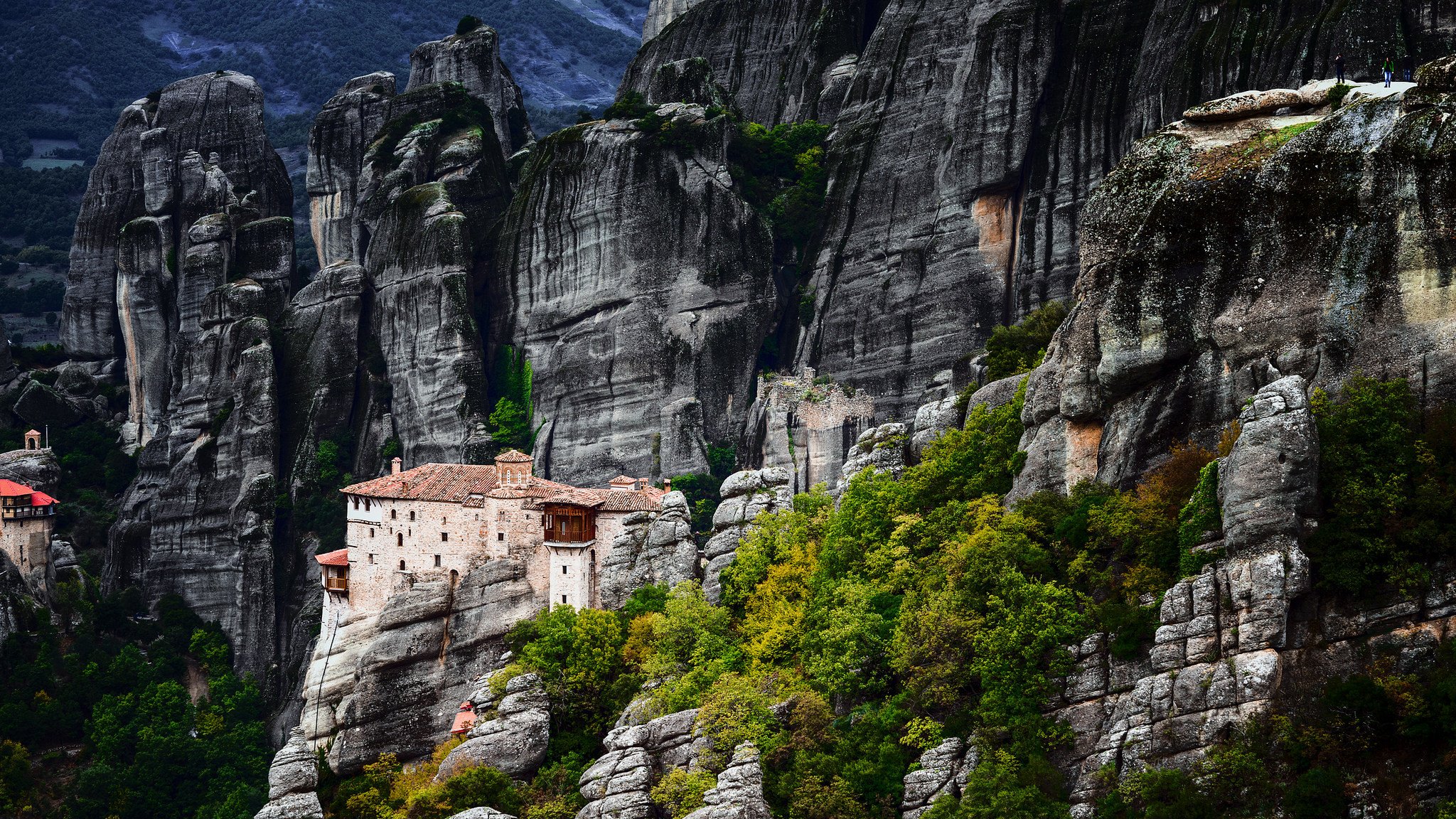 greece meteors mountain rock tree house