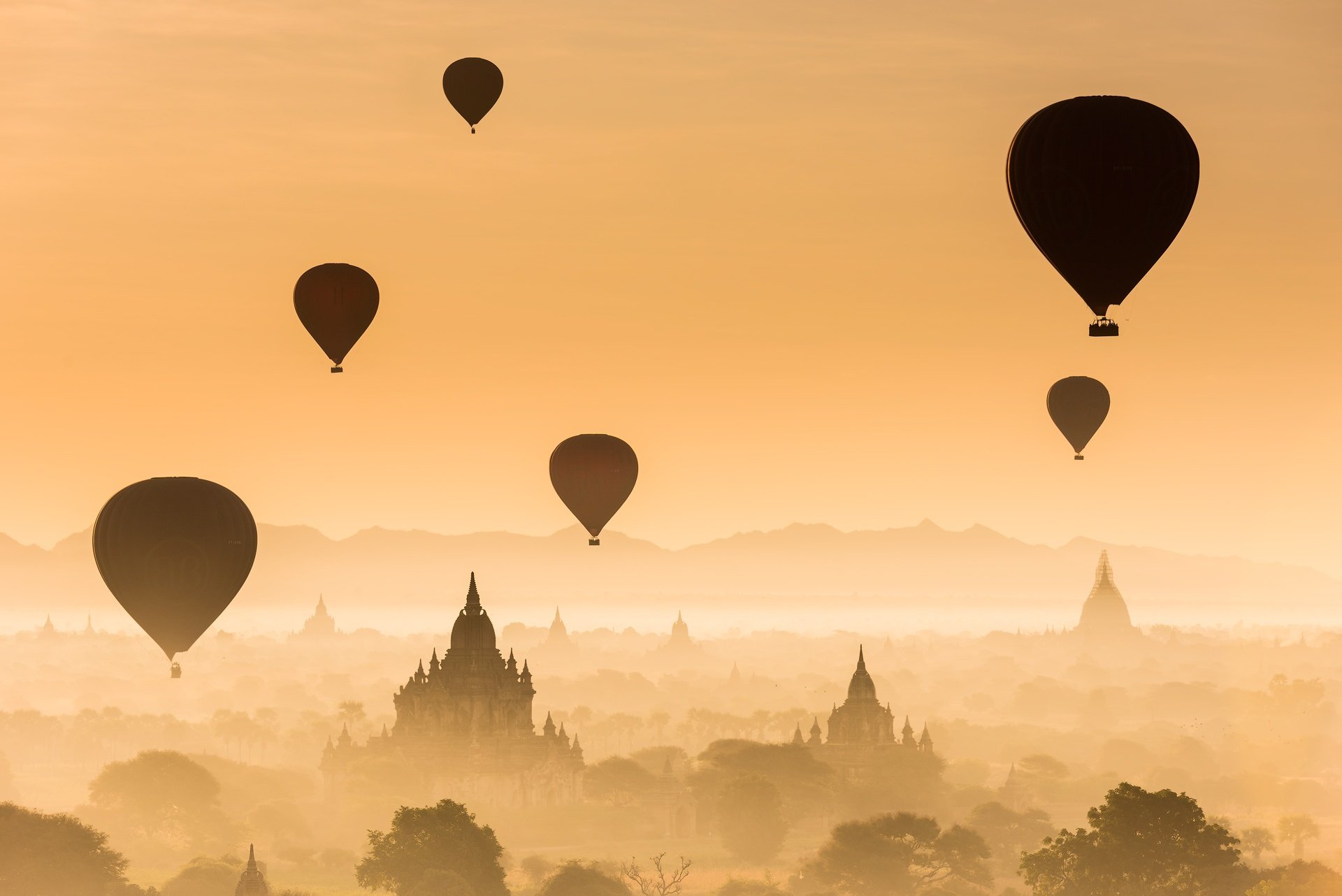 myanmar birmania città perduta vecchio architettura tramonto foresta tempio palazzo città vecchia città perduta bagan nebbia palloncini sole volo