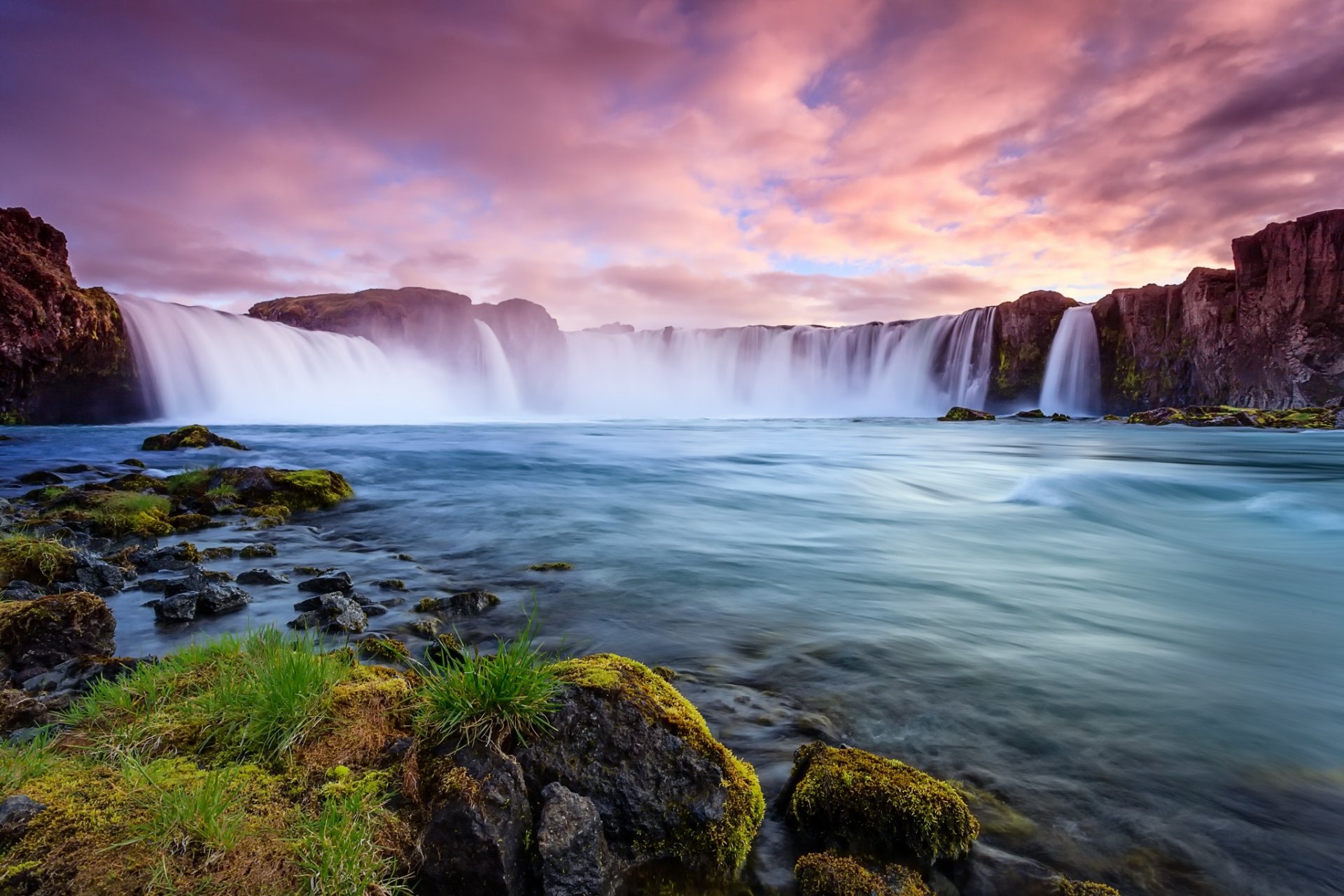 islandia cascada río corriente rocas piedras costa nubes naturaleza paisaje