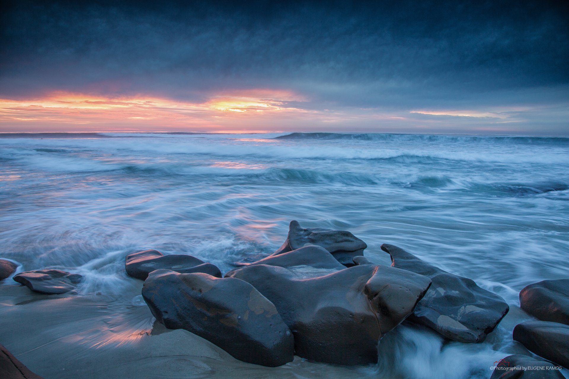 cielo nubes nubes mar olas rocas rocas