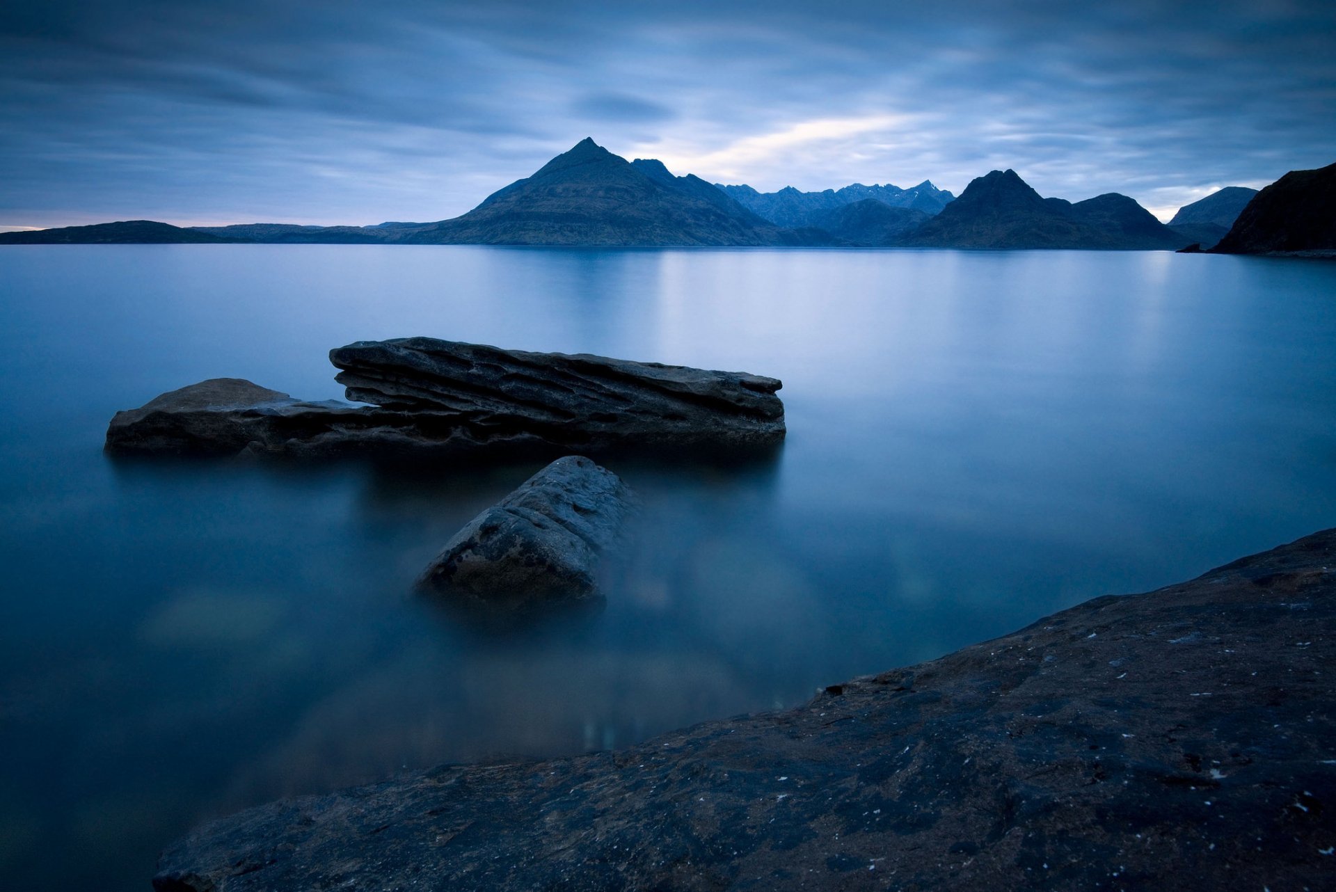 royaume-uni écosse montagnes lac bleu ciel nuit bleu