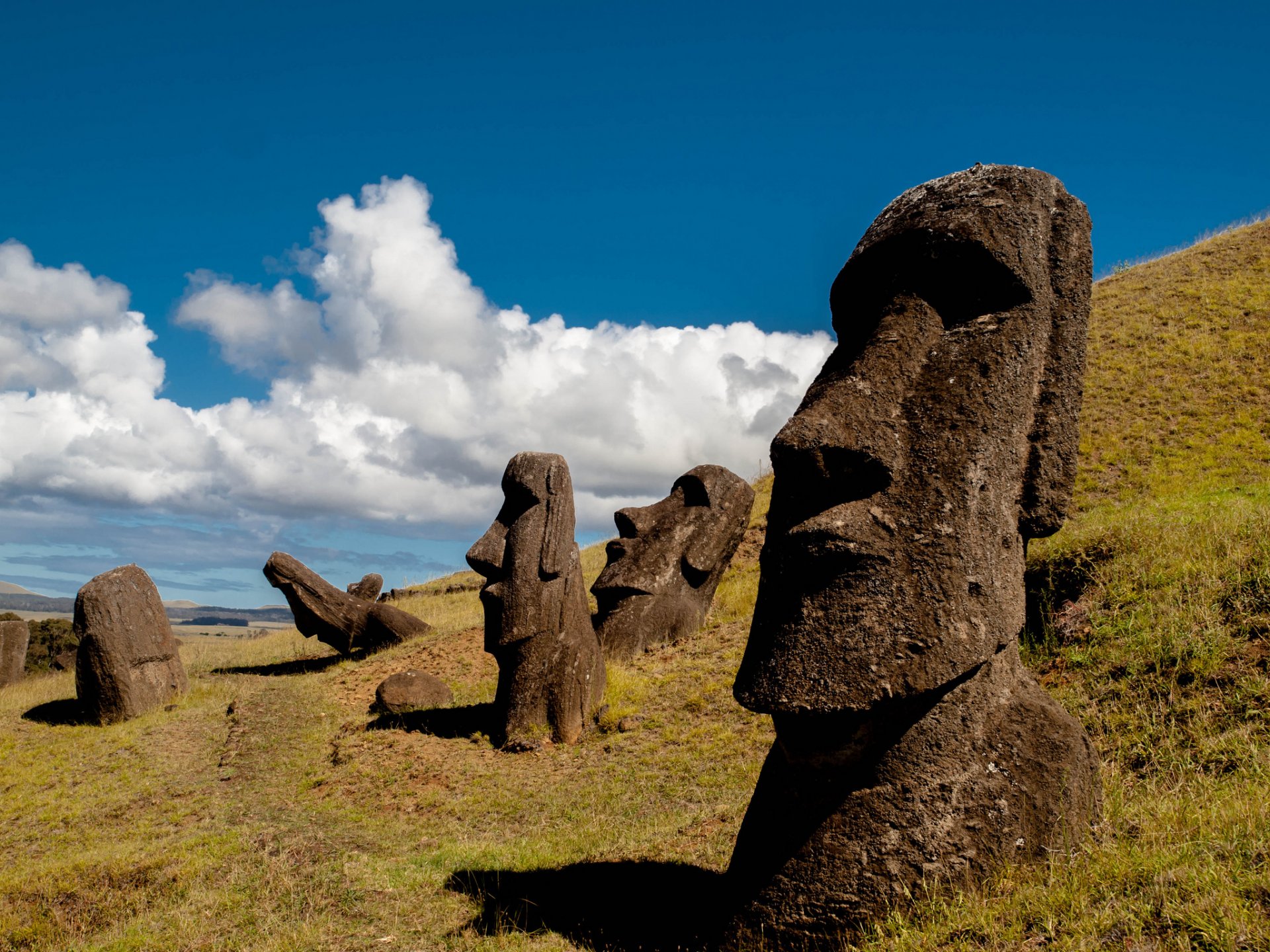 cile isola di pasqua rapa nui moai statua cielo pendenza