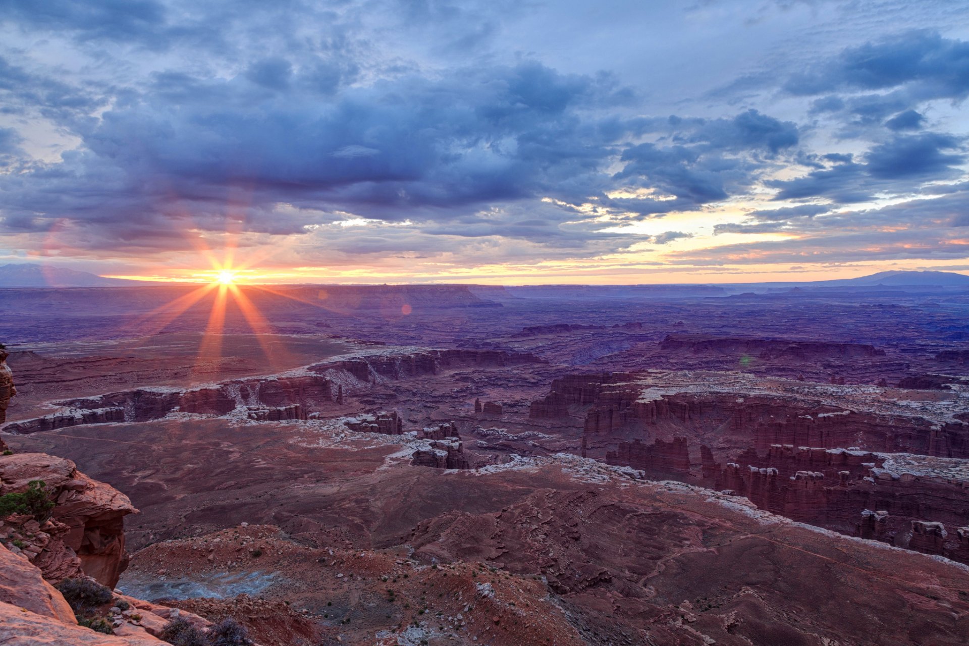 utah usa canyon montagnes soleil coucher de soleil rayons ciel nuages horizon