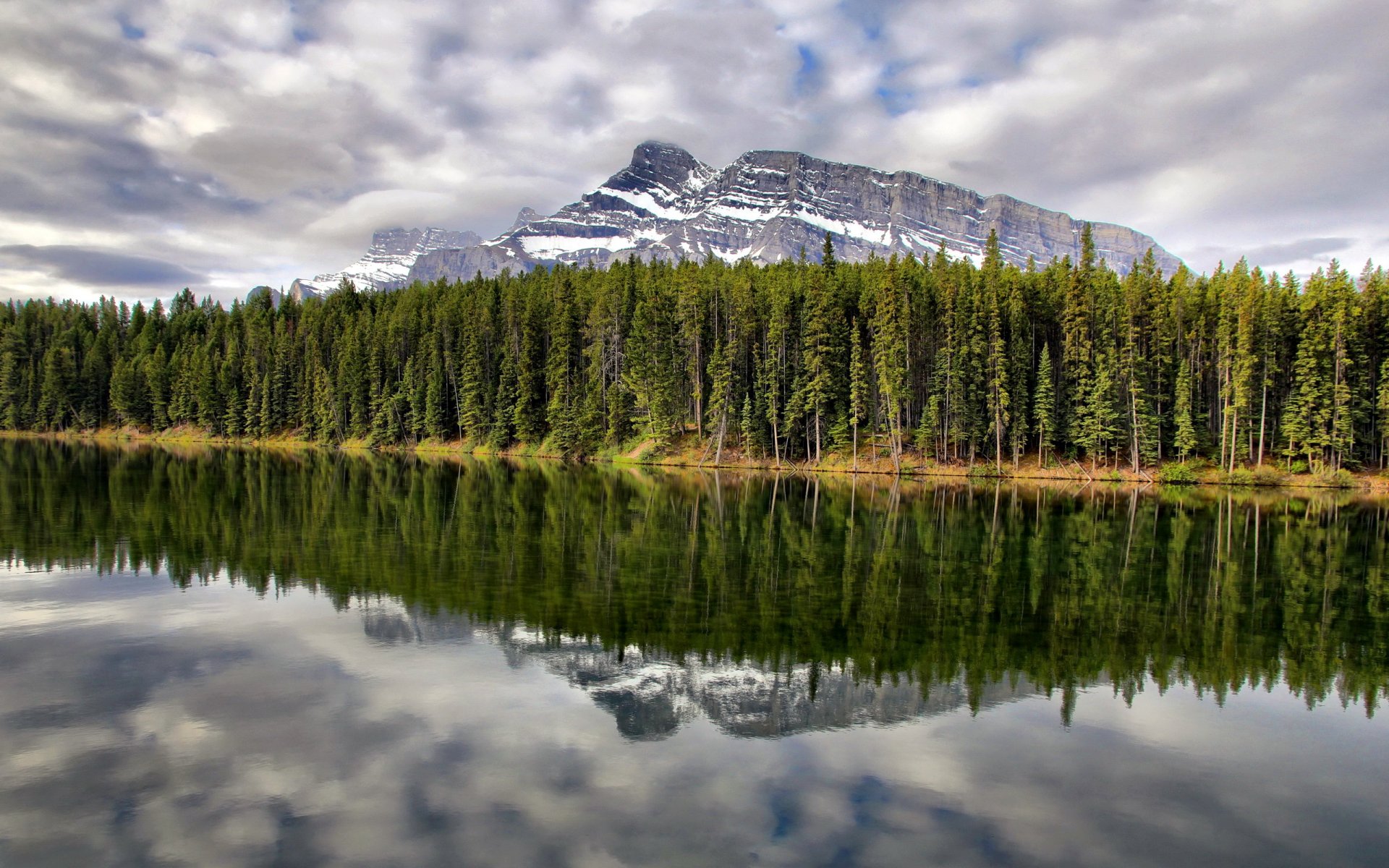 johnson lake mt rundle banff national park canada