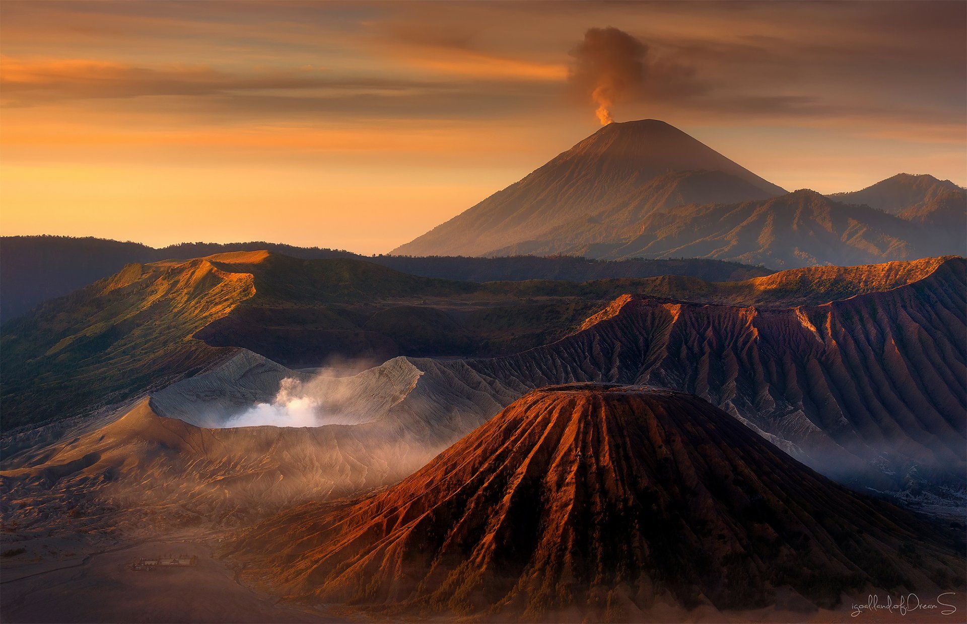 indonésie java complexe volcanique-caldera tengger tengger volcan actif bromo nuages ciel coucher de soleil