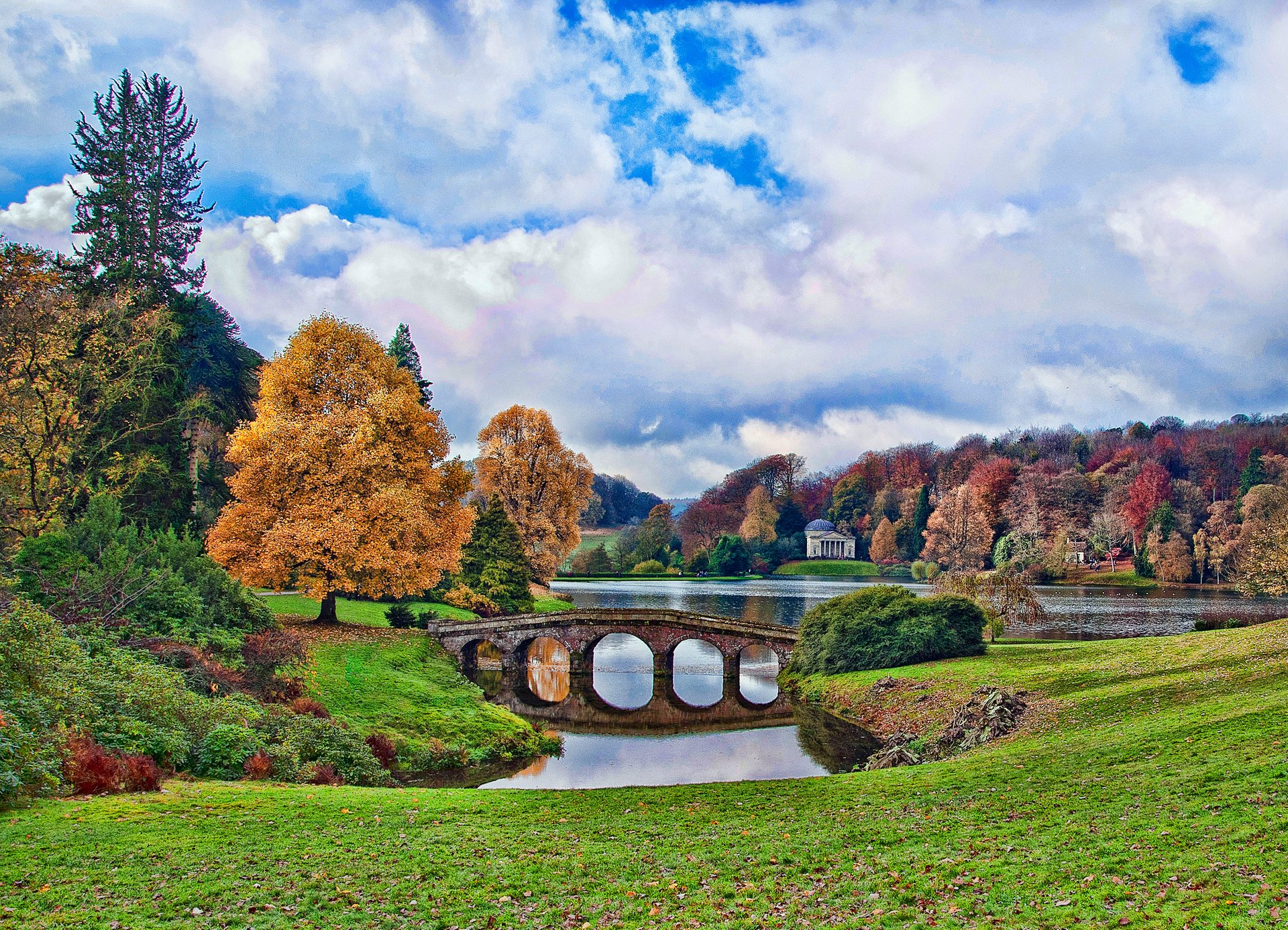 stauerhead inglaterra cielo nubes parque árboles puente estanque cenador otoño