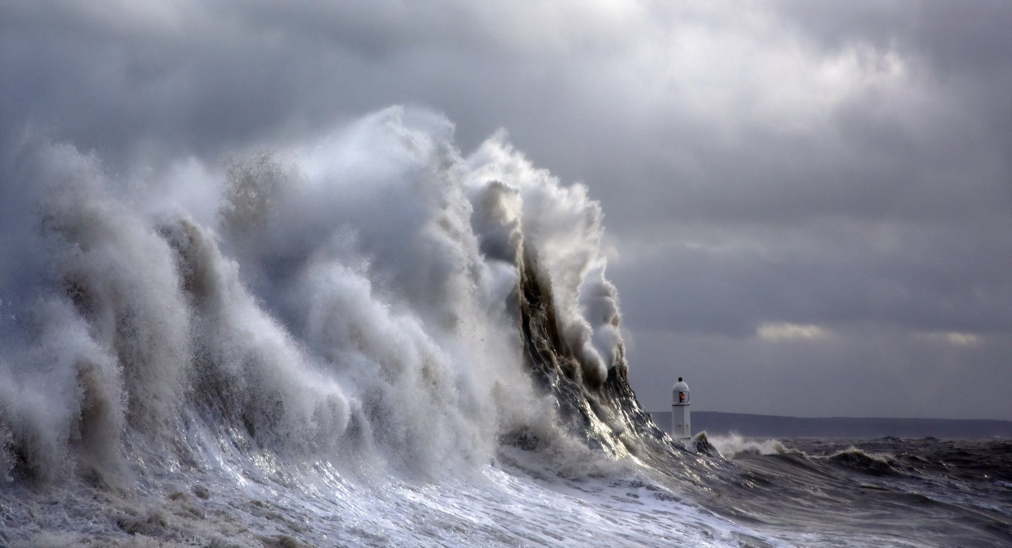 mer phare vague