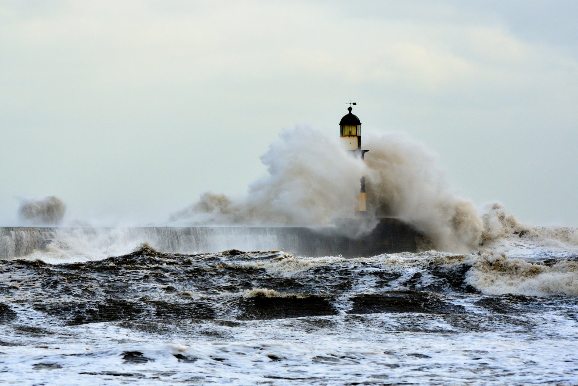 meer leuchtturm sturm