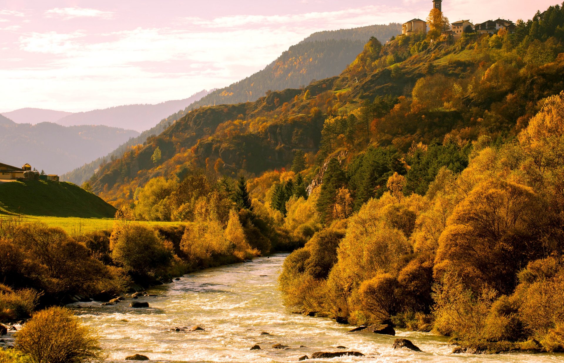 herbst fluss ufer berge bäume alpen val di fiemme italien