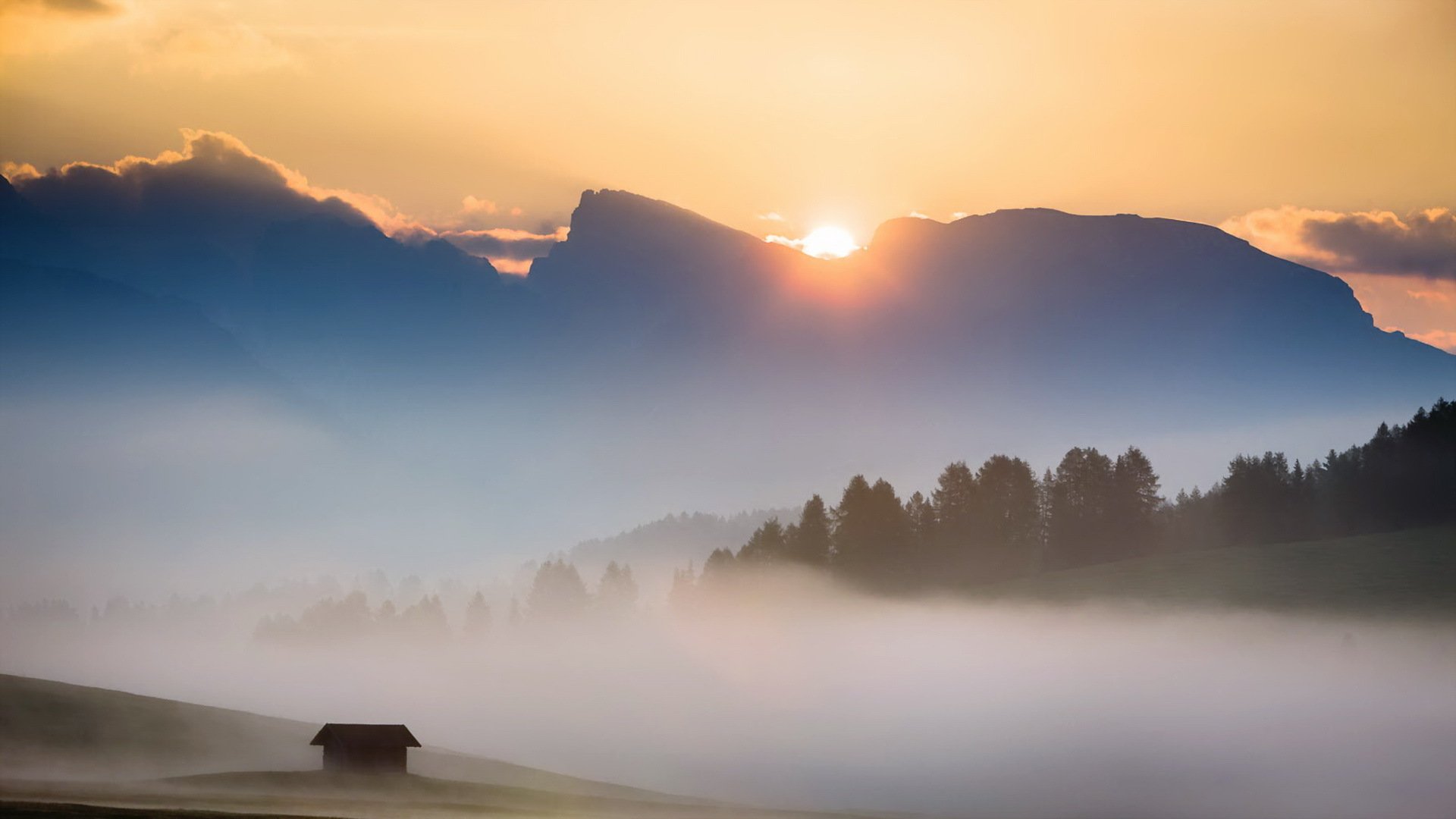 montagne champ brouillard matin paysage alpe di siussi dolomites italie