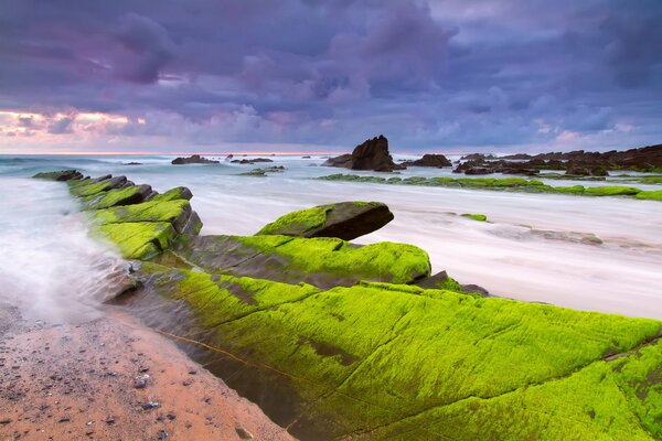 Falaises sur la plage en Espagne