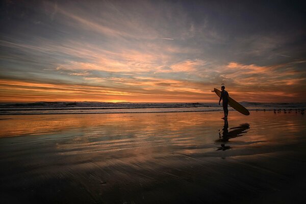 El surf se encuentra con el amanecer