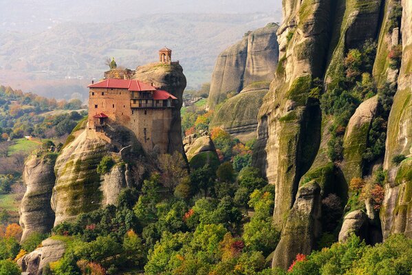 Meteorfelsen des Herbstgriechenlandes