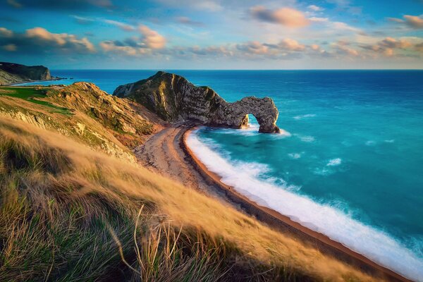 Costa escarpada de la costa jurásica