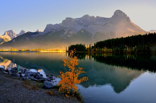 Morning haze on Lake Grassi