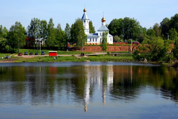 В подмосковье стоит церковь Николая Чудотворца