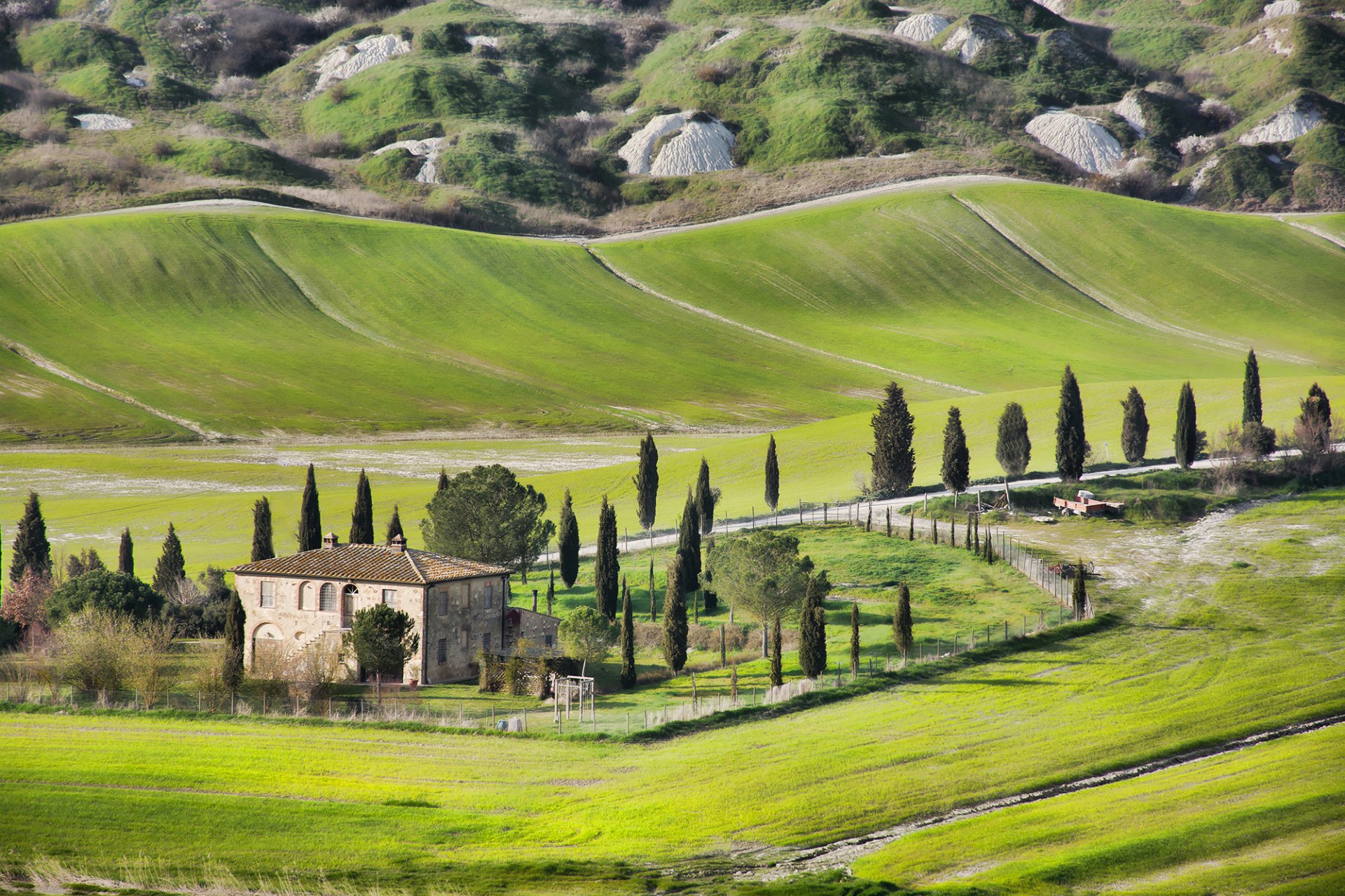 italia monti prenestini cielo árbol campos colinas camino casa