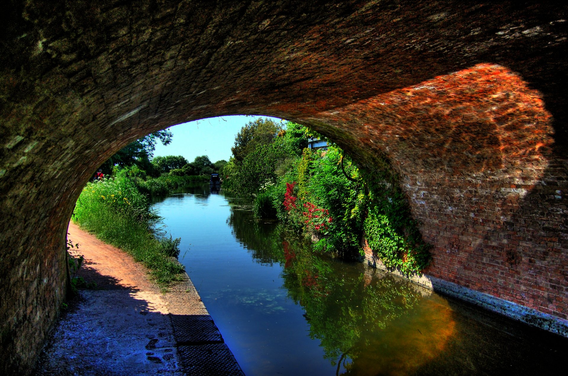 kanal wasser brücke bogen bäume blumen