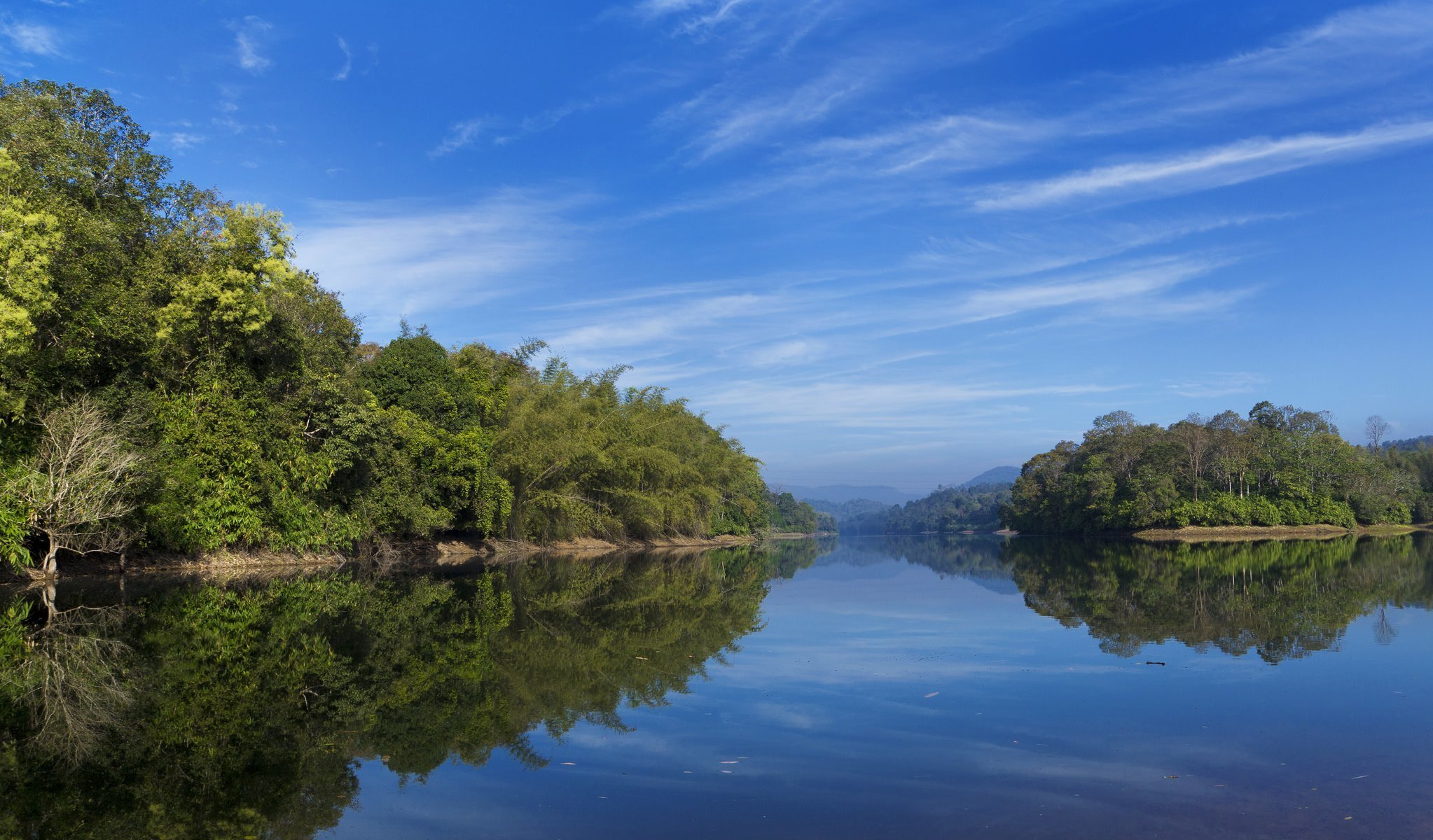 landschaft natur wasser reflexion bäume grün himmel wolken