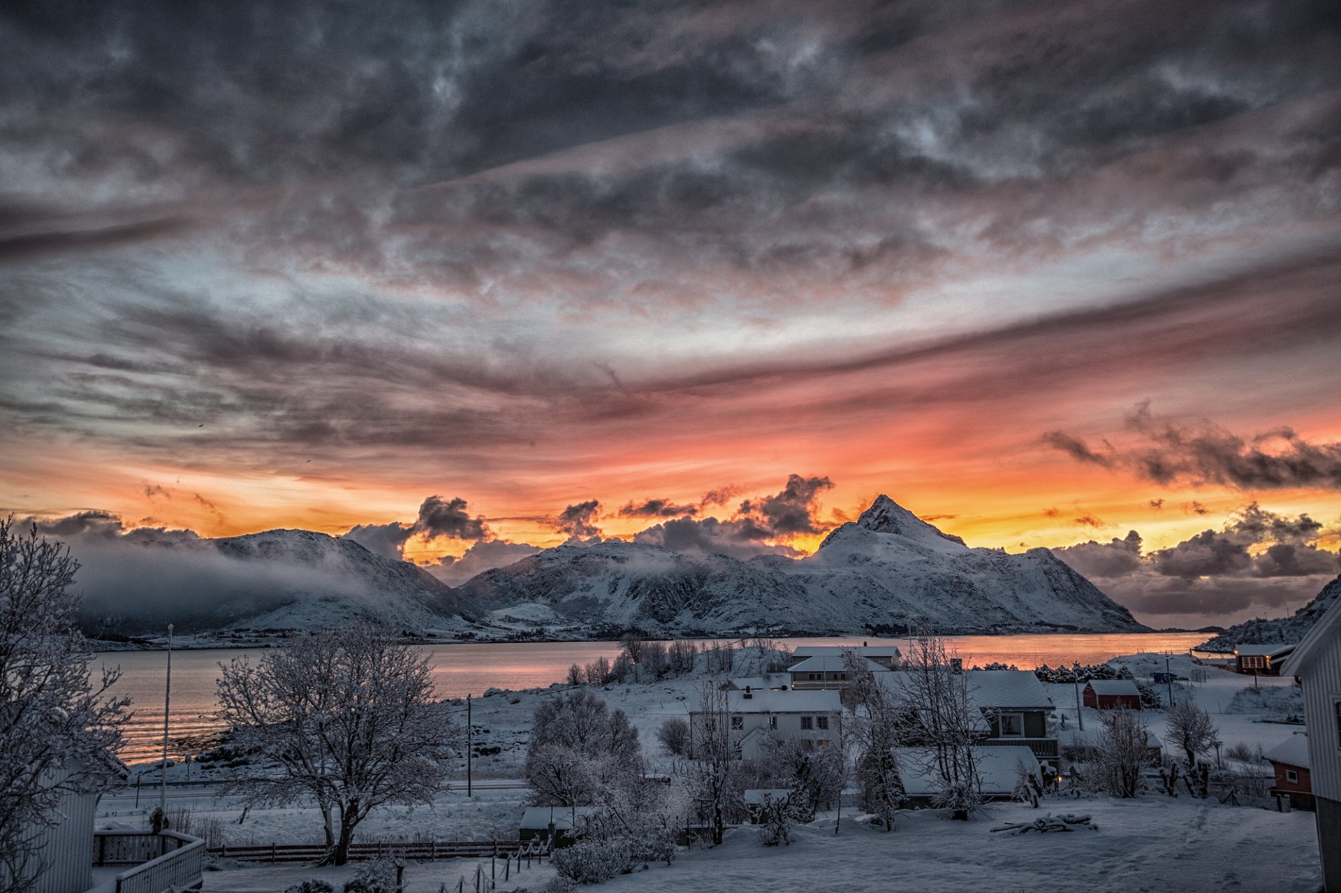 norwegen fischerdorf winter schnee abend