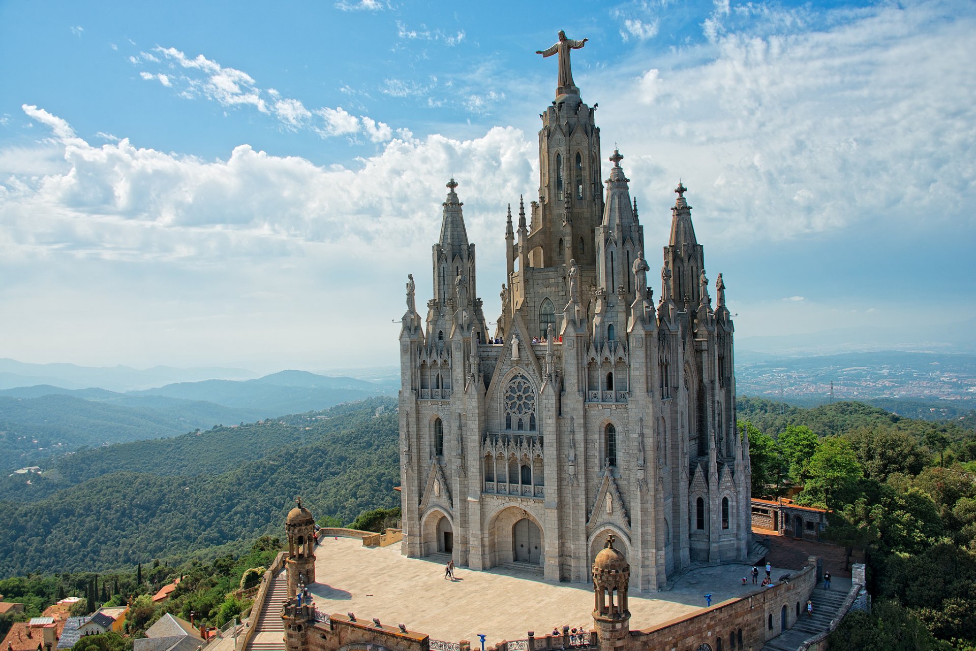 espagne barcelone ciel arbres colline église architecture