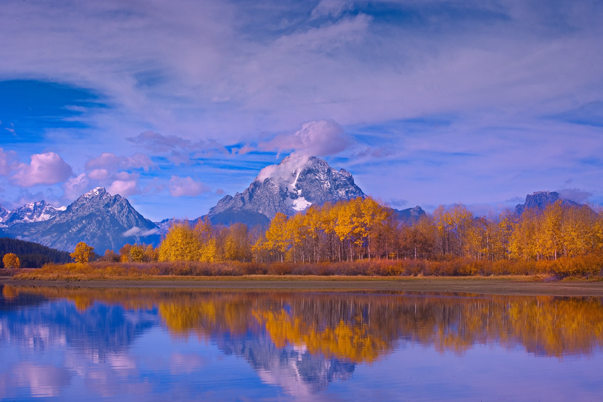 ciel nuages montagnes neige arbres automne lac réflexion nature