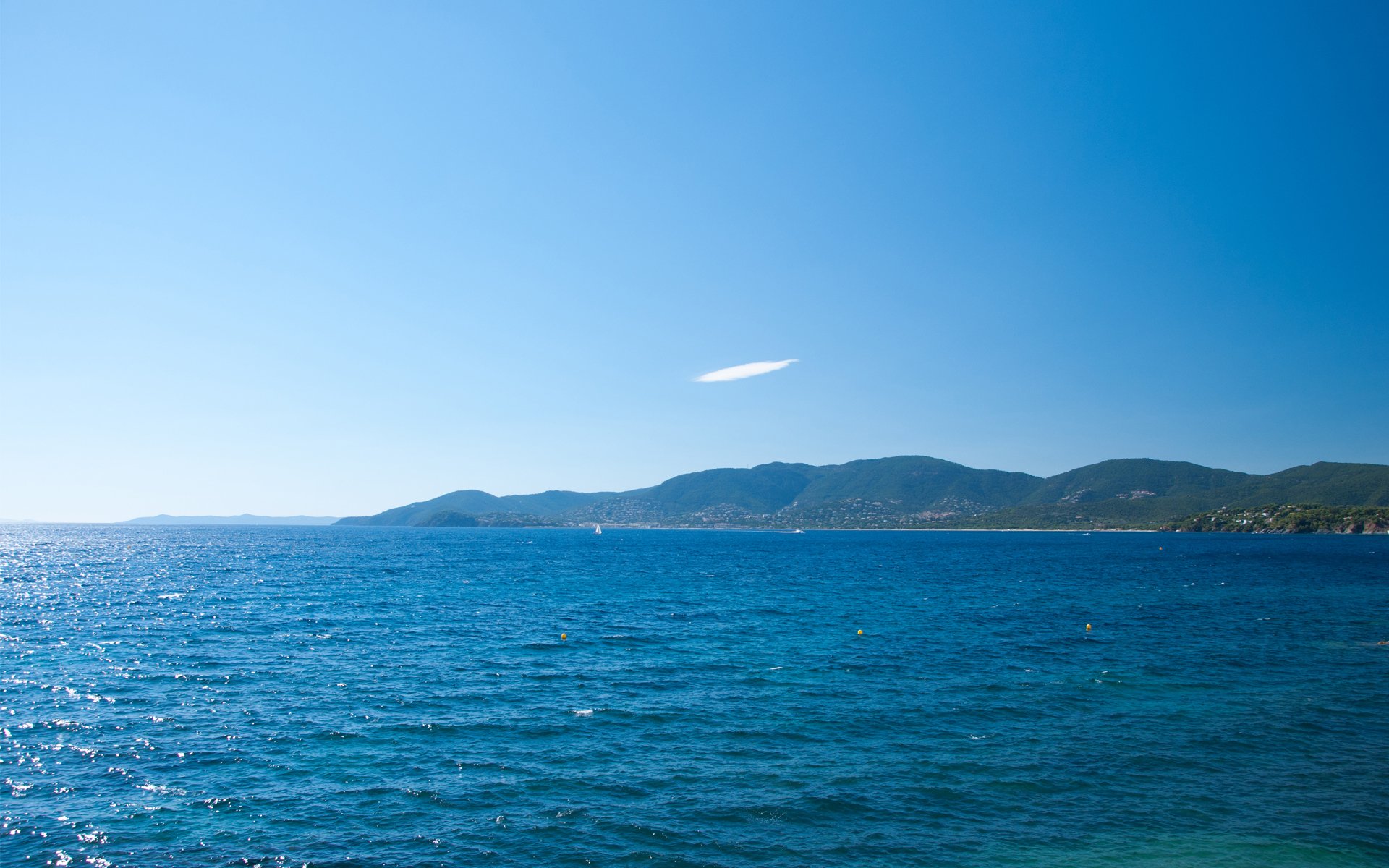 mare cielo soleggiato riva