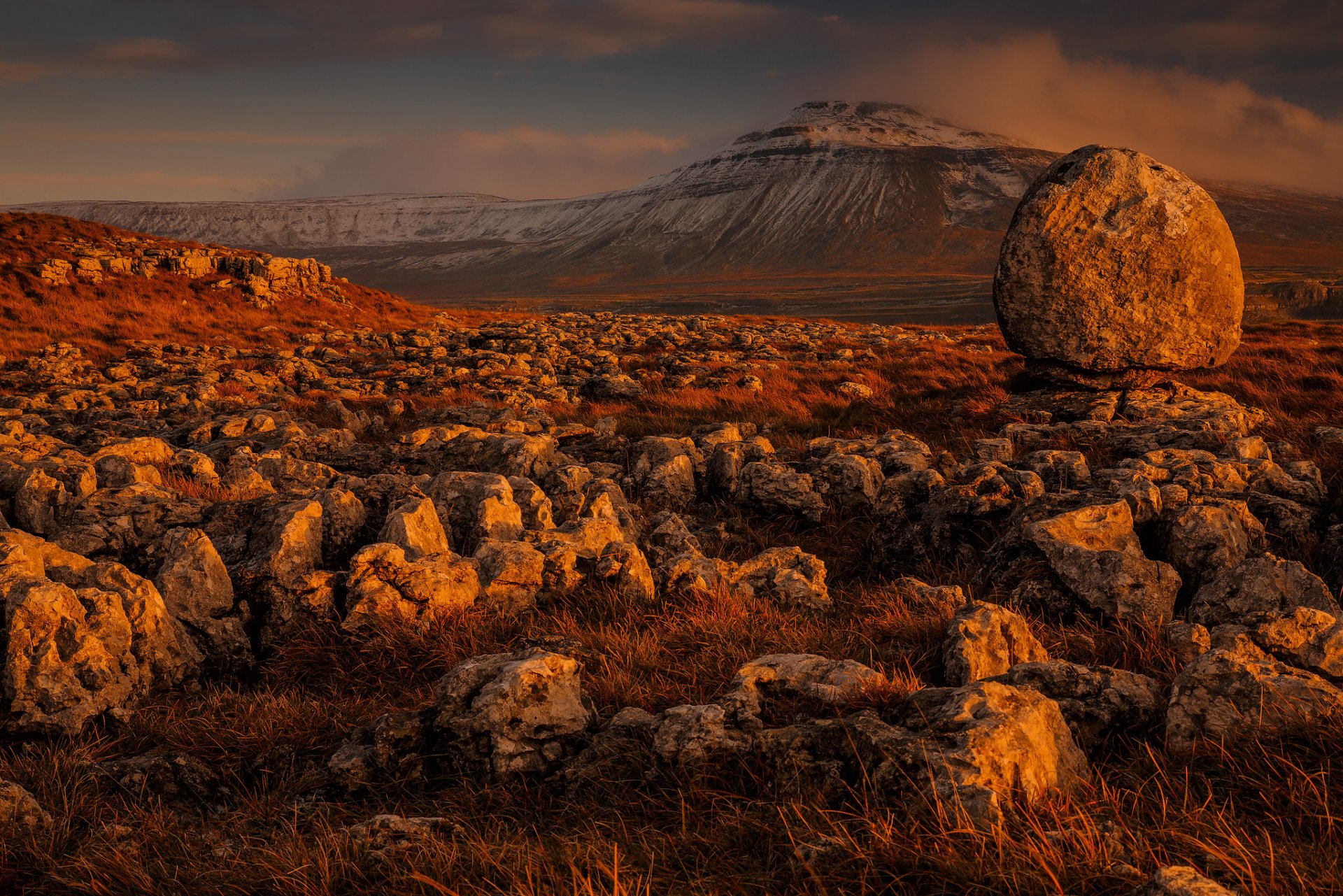 inghilterra settentrionale yorkshire dales parco nazionale valle pietre masso