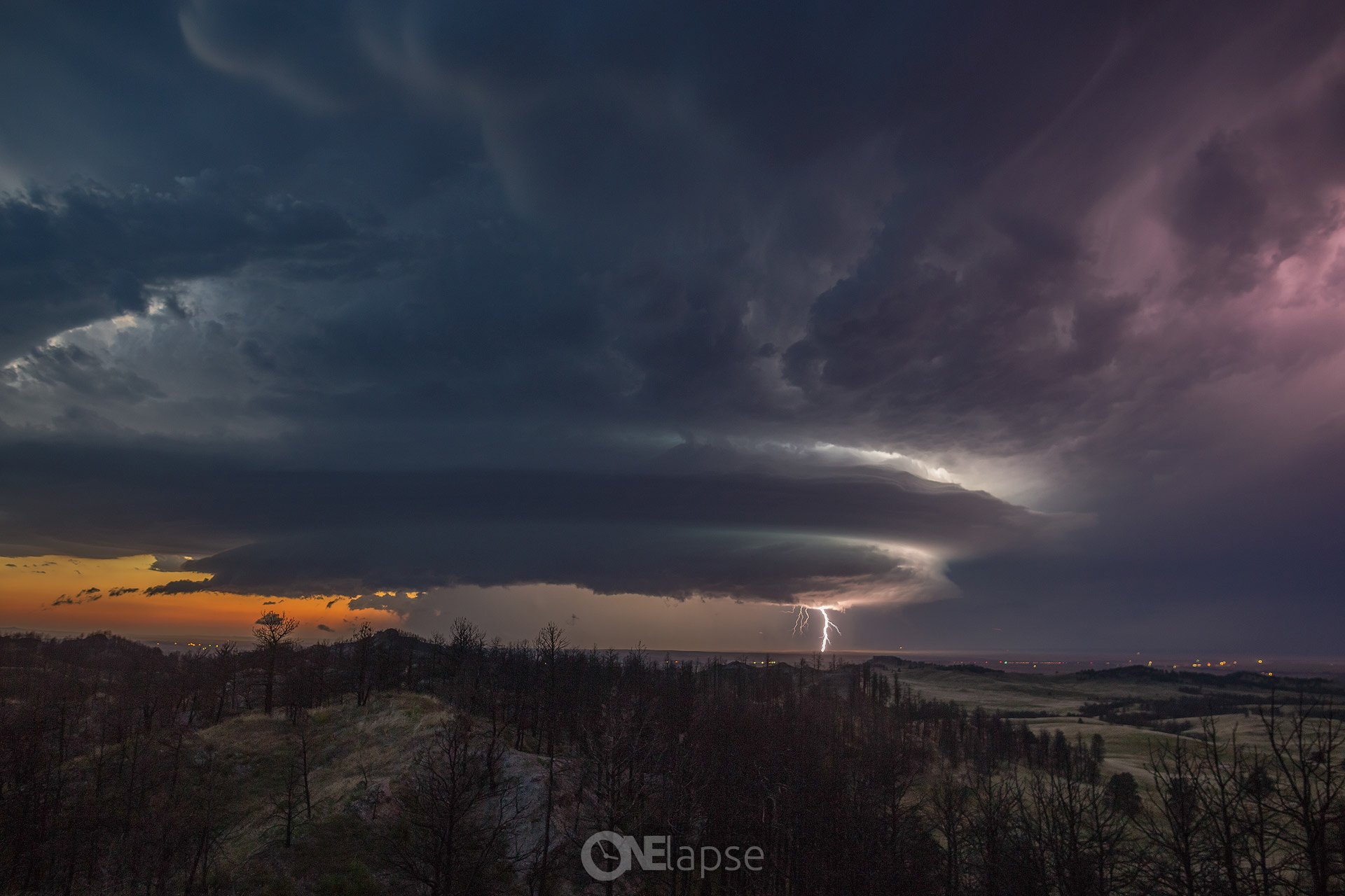 supersell orage foudre tempête ciel nuages vallée